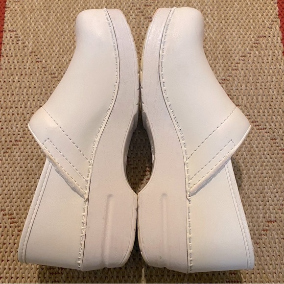 DANSkO LT Pro White Box Leather Slip On Clogs - Picture 3 of 6